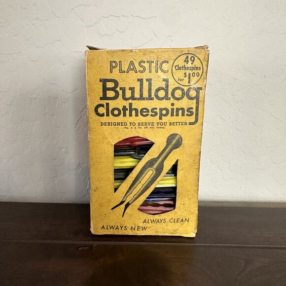 Vintage Bulldog Clothes Laundry Pins Hard Plastic 49 Pcs 1950s Assorted Colors - Picture 2 of 12